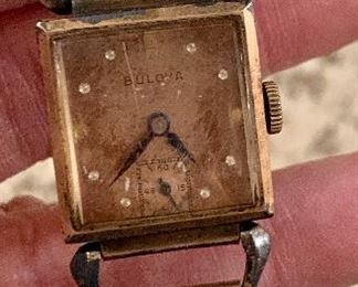 Item 324:  Bulova Watch- not sure if it works - vintage: $12