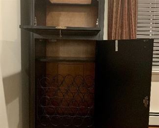 detail - fridge fits below