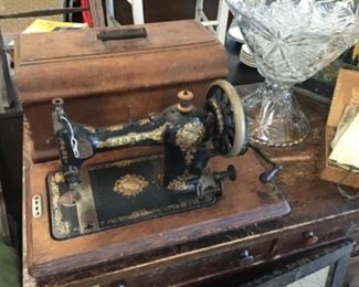 Hand Crank Sewing Machine