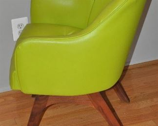 SIDE VIEW OF THE JANSKO ARM CHAIR, OUR PRICE $495.00