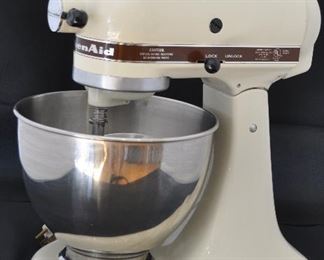 WONDERFUL KITCHENAID 4.5QT. WITH ATTACHMENTS. MODEL K45SS. OUR PRICE $175.00