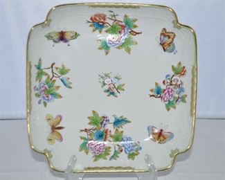 PRICE REDUCED!!  GORGEOUS HEREND PORCELAIN QUEEN VICTORIA HAND PAINTED 10"SQUARE SERVING BOWL. LIKE NEW CONDITION! OUR PRICE $175.00