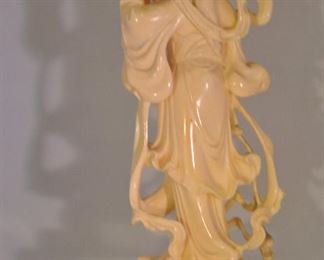 BACK VIEW OF THE GORGEOUS WOMAN FIGURINE