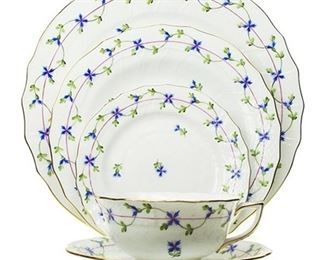 SPECTACULAR UP CLOSE VIEW OF 5 PIECE PLACE SETTING OF HEREND "BLUE GARLAND" FINE CHINA   