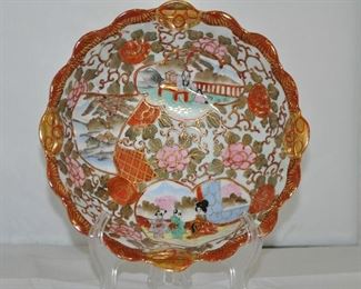 LOVELY ASIAN STYLE PORCELAIN SCALLOPED 10” SERVING BOWL. OUR PRICE $25.00