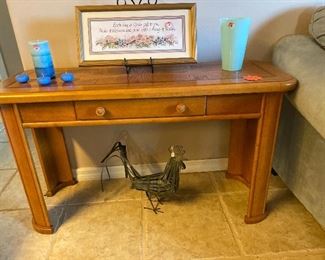 Another angle of sofa table. Has matching pieces