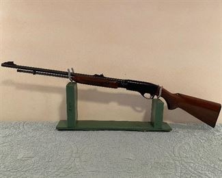 Remington Fieldmaster Model 572 22 Caliber Rifle(1817204)