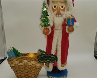 PERE NOEL NUTCRACKER
