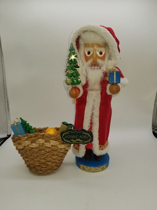 PERE NOEL NUTCRACKER