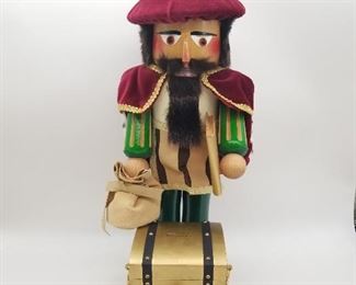 THE KINGS TREASURE NUTCRACKER