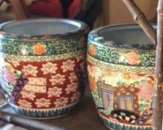Ceramic urns