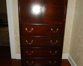 Entertainment cabinet