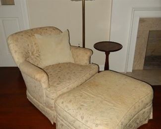 Armchairs with ottomans; lamp; pedestal table