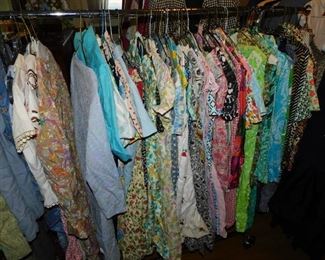 There are HUNDREDS AND HUNDREDS of vintage pieces in this sale... 