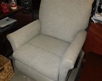 this lift chair is about 1 year old and in excellent working condition 