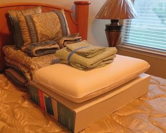 Queen bed linens