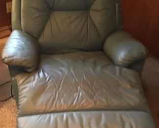 LEATHER RECLINER/MASSAGE CHAIR