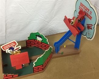 VINTAG SNOOPY AND THE RED BARON GAME