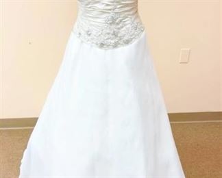 Mon Cheri Bridal Size 10 Bridal Gown