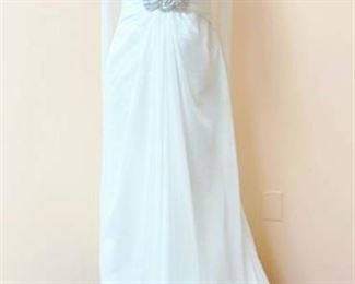 Pronovias Size 8 Bridal Gown