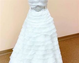 Pronovias Size 10 Off-White Bridal Gown