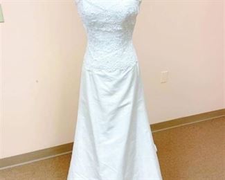 Paloma Blanca Size 10 Bridal Gown