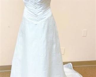 2BE Size 10 Wedding Gown