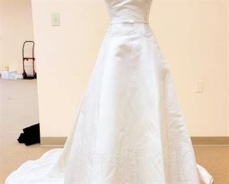 2BE Size 10/12 White Silk Bridal Gown