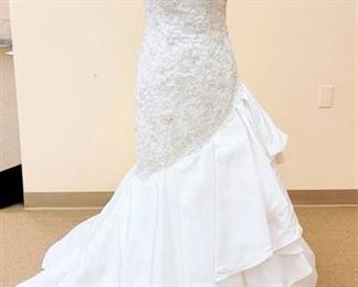 David Tutera Size 10 White Bridal Gown