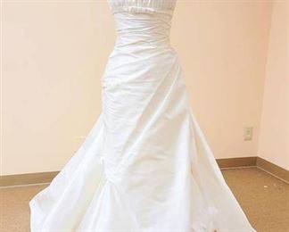 Pronovias size 12 Ivory Designer Gown