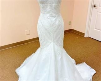 Pronovias Size 12 Mermaid Style Designer Wedding Gown