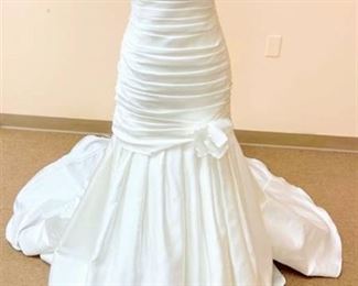 Atelier Diagonal Size 12 Designer Bridal Gown