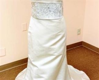 2be Couture Size 10 Ivory and Champagne Designer Bridal Gown