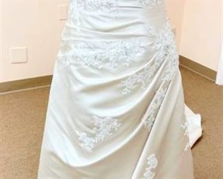 San Patrick Size 10 Designer Ivory Wedding Gown