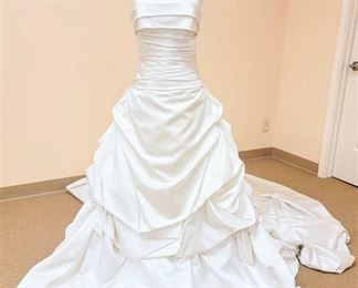 San Patrick Size 10 Designer Ivory Wedding Gown