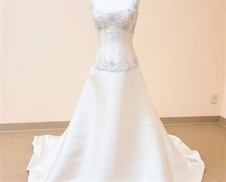 Atelier Diagonal Size 12 Ivory Bridal Gown