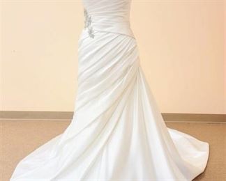 Pronovias Size 10 Designer Strapless White Wedding Gown