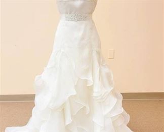 Pronovias Size 12 Designer Strapless Ivory Bridal Gown