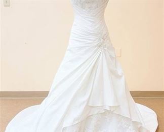 David Tutera Size 2 Designer White Bridal Gown