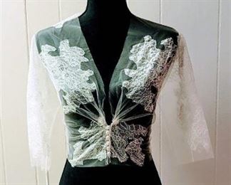 les Accessories Barcelona Size 10 Off-White Lace Bridal Jacket Bolero