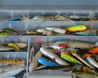 7524 Lg. Case with Fishing Lures