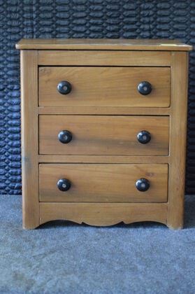 1103 Walnut Miniature Chest