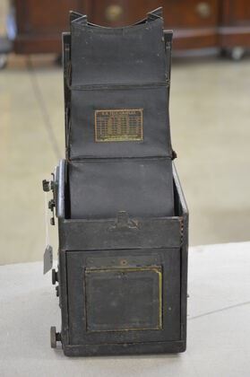 6908 Antique R. B. Graflex Camera