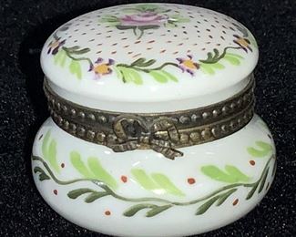 FRENCH SEVRES HAND PAINTED Snuff Pill Box