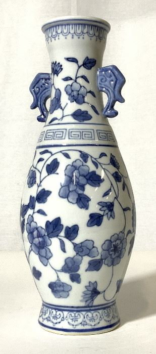 FAMILLE ROSE Blue & White Chinese Porcelain Vase