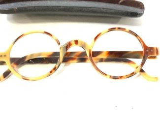 ANTIQUE COLLECTIBLE Shell Design Spectacles/Case