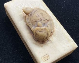 ASIAN CARVED ANTQ SIGN TURTLE SNUFF BOX, Collect
