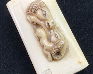 ASIAN CARVED ANTQ SIGN HORSE SNUFF BOX
