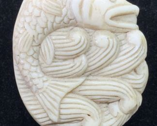 ASIAN CARVED VNTG FISH SNUFF BOX, Collectible
