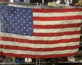 COLLECTIBLE GRAND AMERICAN FLAG, 7 ft.
